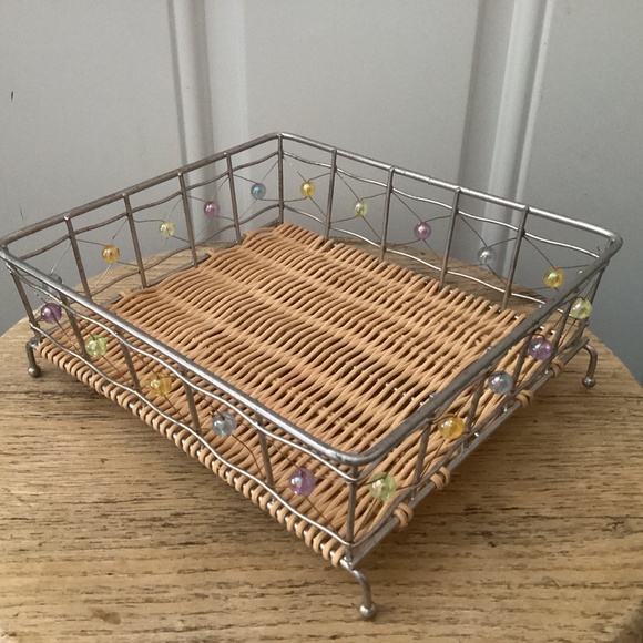 Beautiful Iridescent beaded basket - Picture 5 of 8